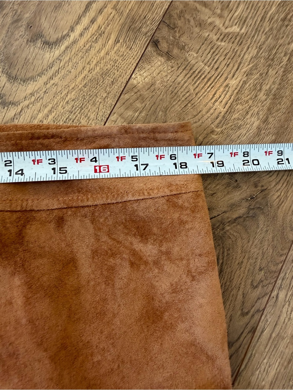 Brown suede mini skirt with floral design and large front zipper detail, Sz 14 - Picture 4 of 6